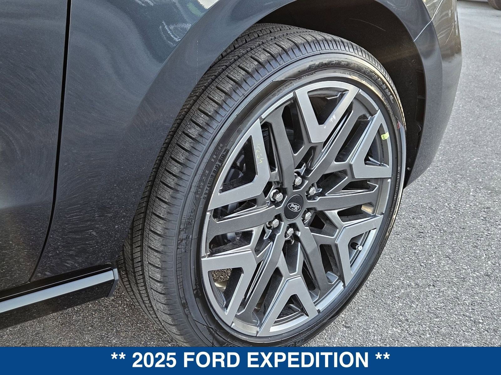 New 2025 Ford Expedition Platinum w/ Platinum Ultimate Package image 12