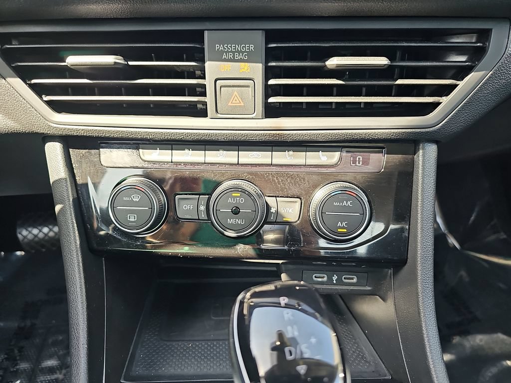 Used 2024 Volkswagen Jetta SEL FWD image 24