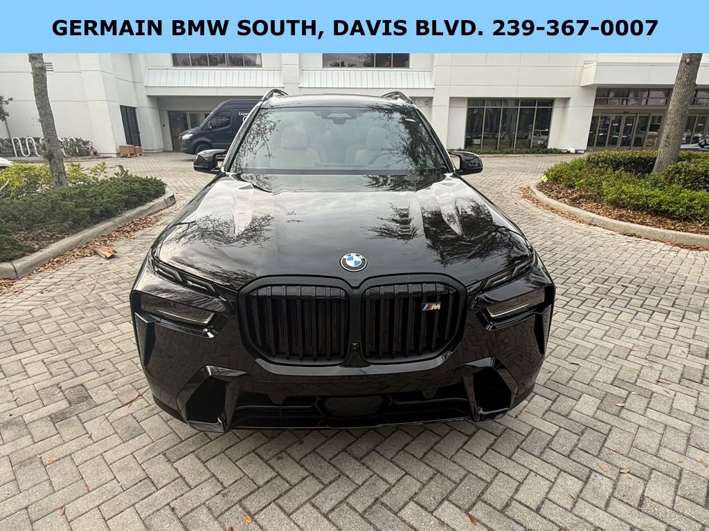 Used 2023 BMW X7 M60i image 11