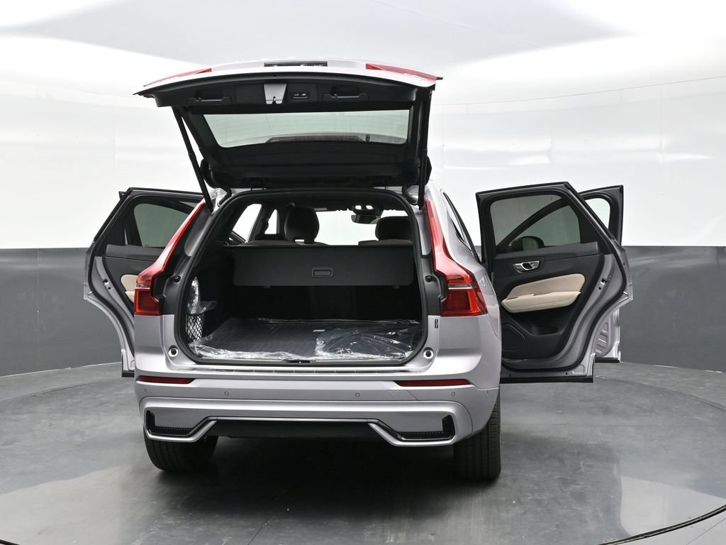 New 2026 Volvo XC60 T8 Plus w/ Climate Package PRO AWD/4WD image 42