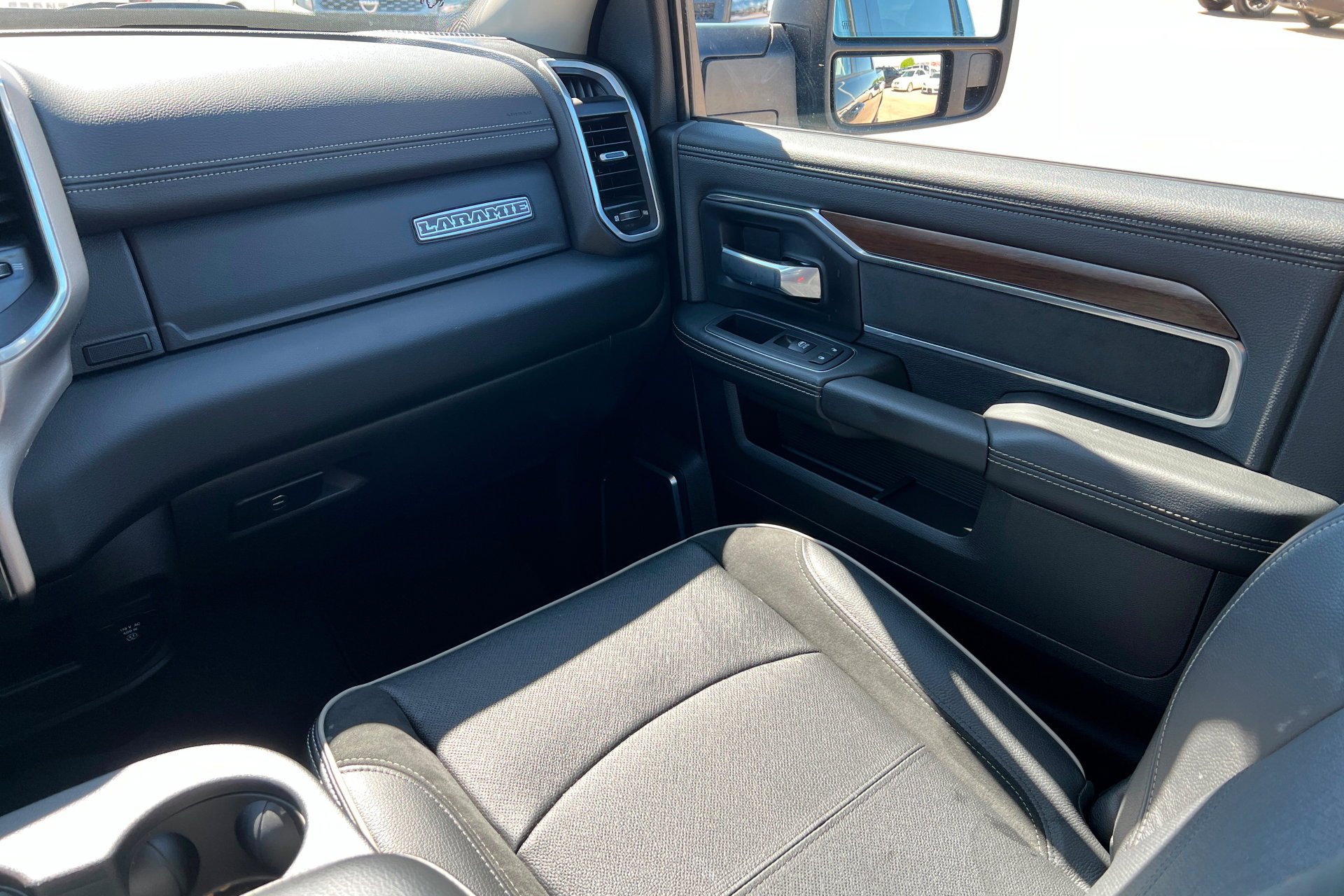 Used 2024 RAM 2500 Laramie AWD/4WD image 10