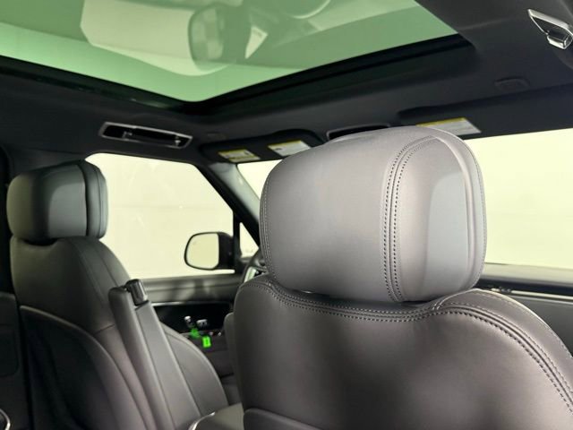 New 2025 Land Rover Range Rover SE image 28