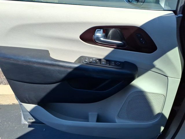 Used 2019 Chrysler Pacifica Limited FWD image 25