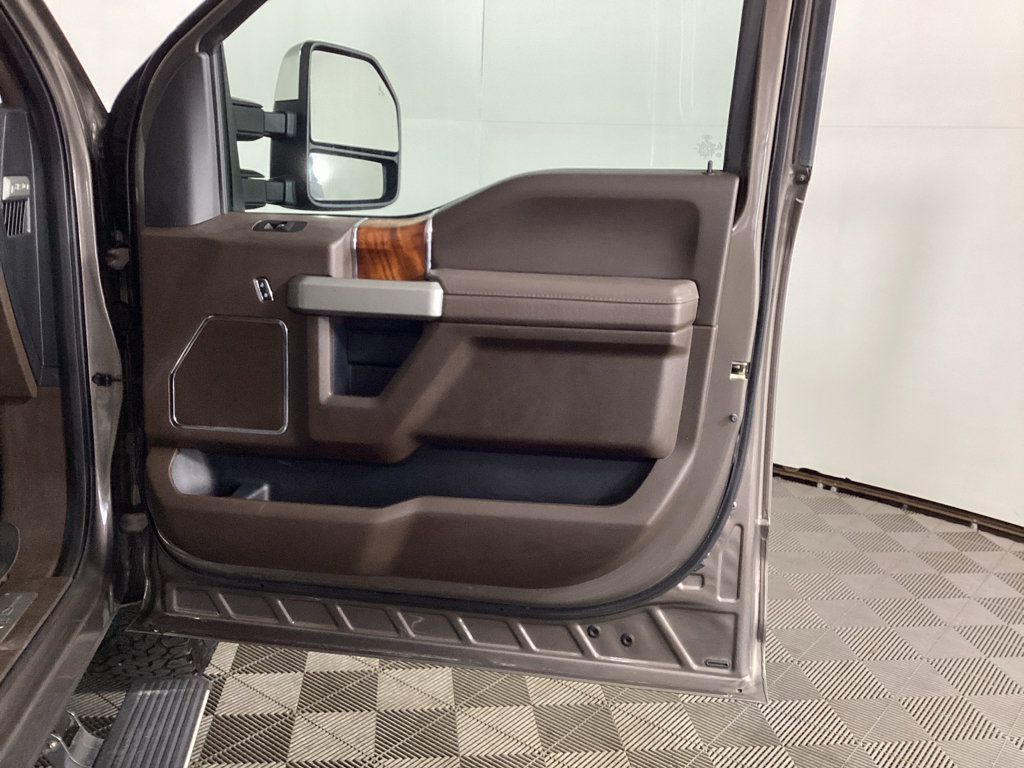 Used 2018 Ford F150 King Ranch w/ Equipment Group 601A Luxury AWD/4WD image 8
