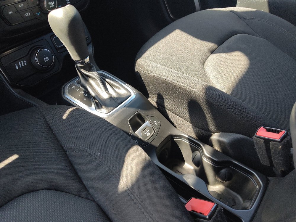 Used 2023 Jeep Renegade Latitude AWD/4WD image 26