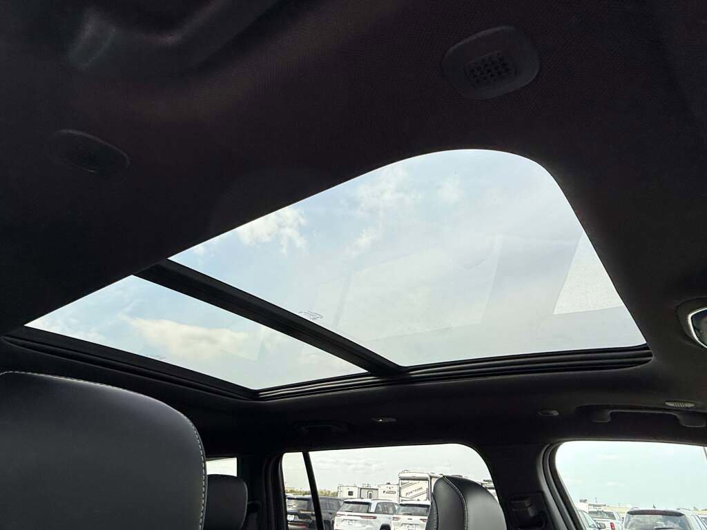 New 2025 Jeep Grand Cherokee L Limited w/ Black Appearance Package image 26