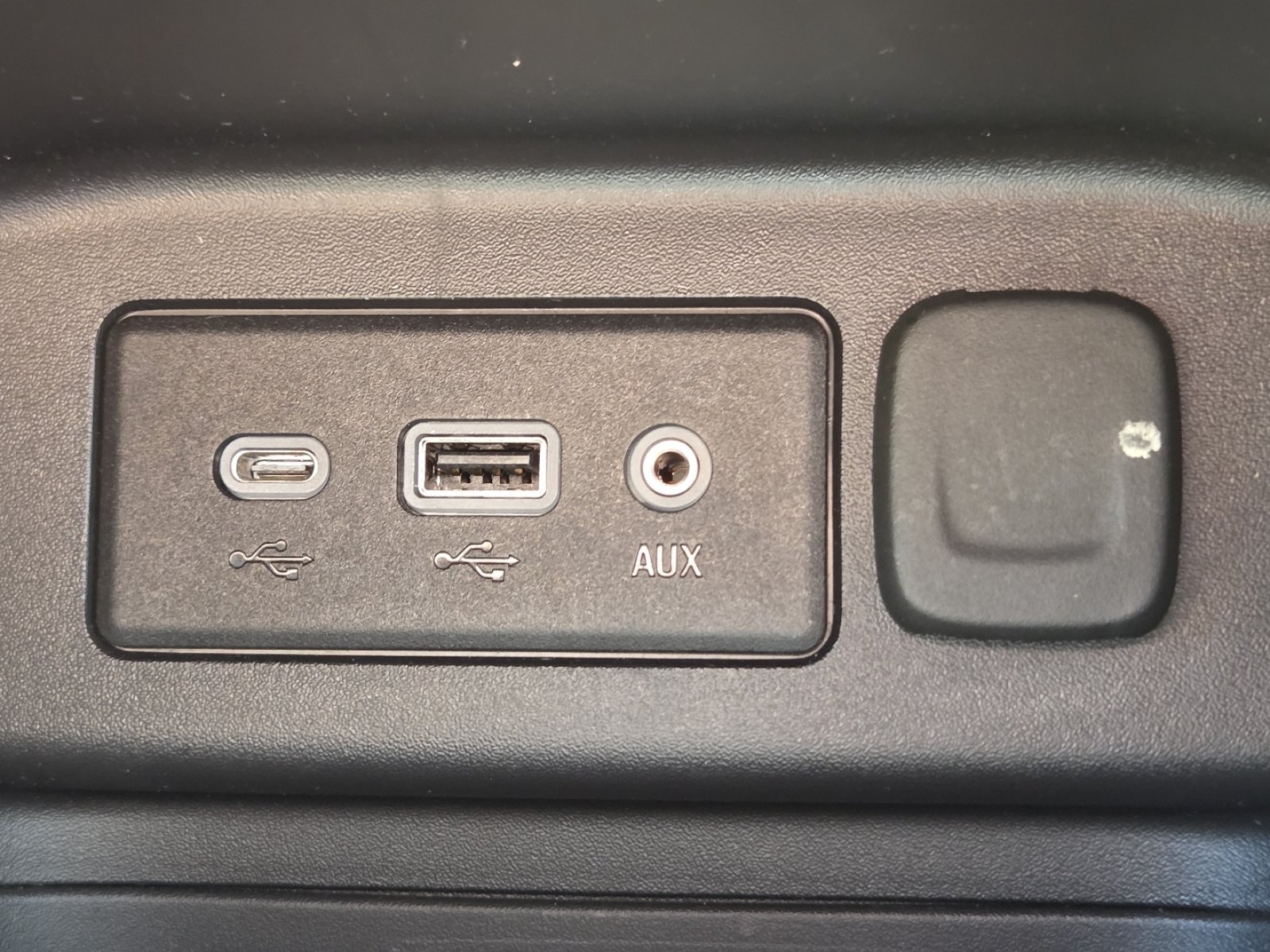 Used 2024 Chevrolet Equinox LT w/ LPO, Floor Liner Package FWD image 5