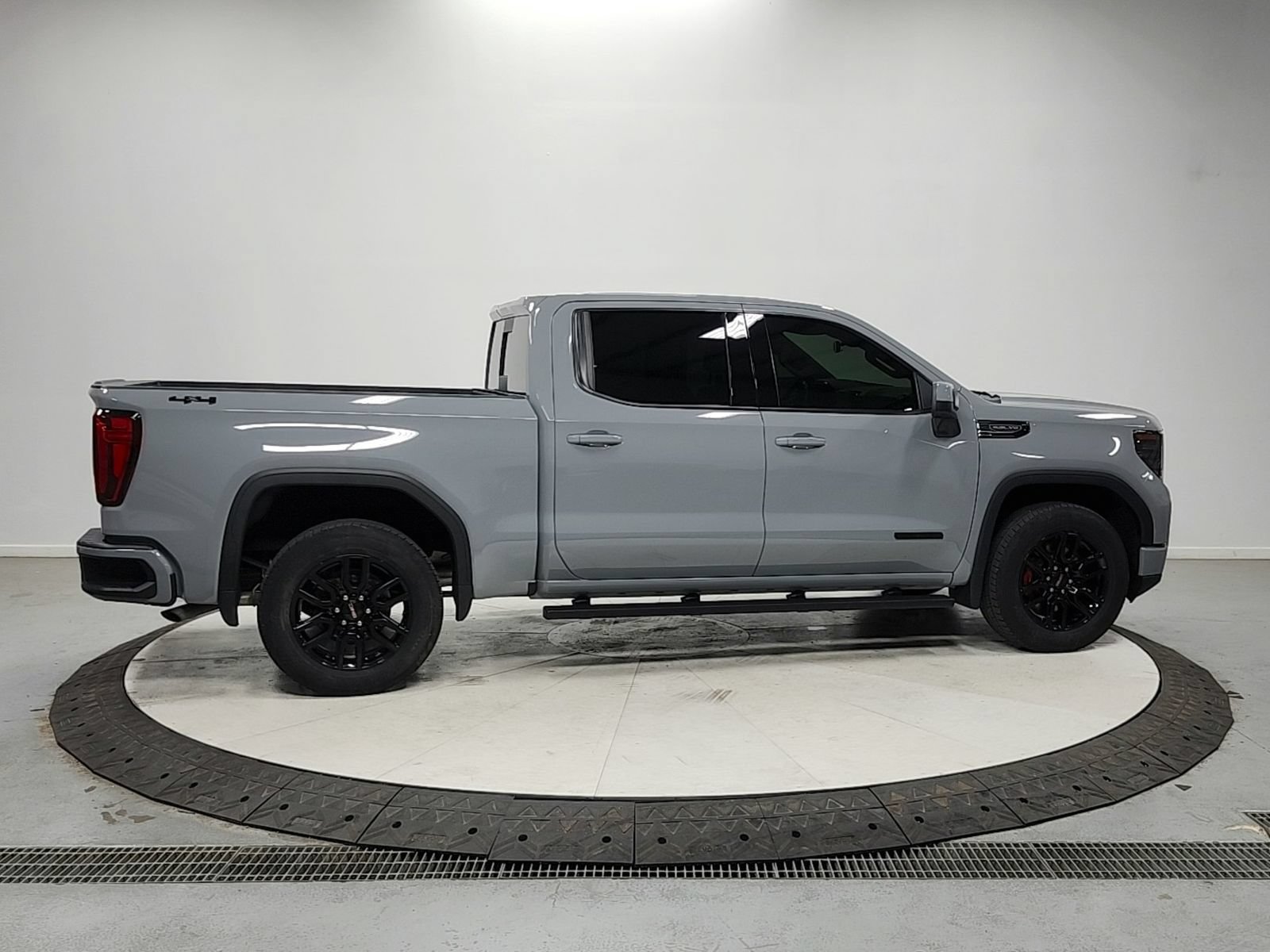 Used 2024 GMC Sierra 1500 Elevation w/ Preferred Package AWD/4WD image 8