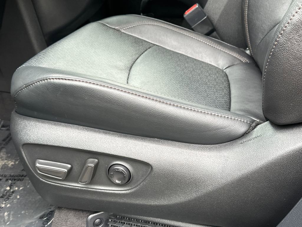 Used 2025 Toyota Sienna Platinum AWD/4WD image 26