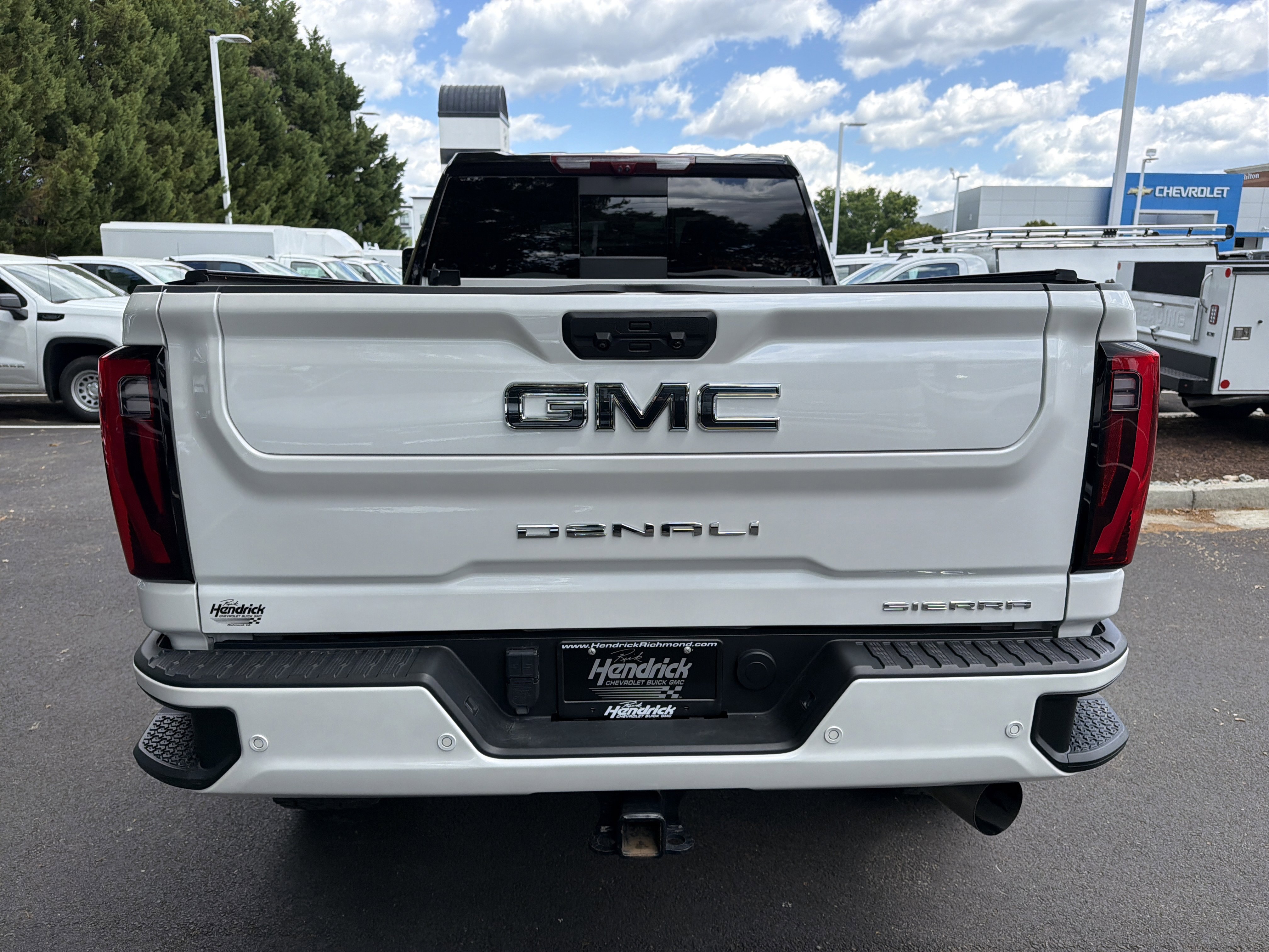 Used 2024 GMC Sierra 2500 Denali Ultimate image 9