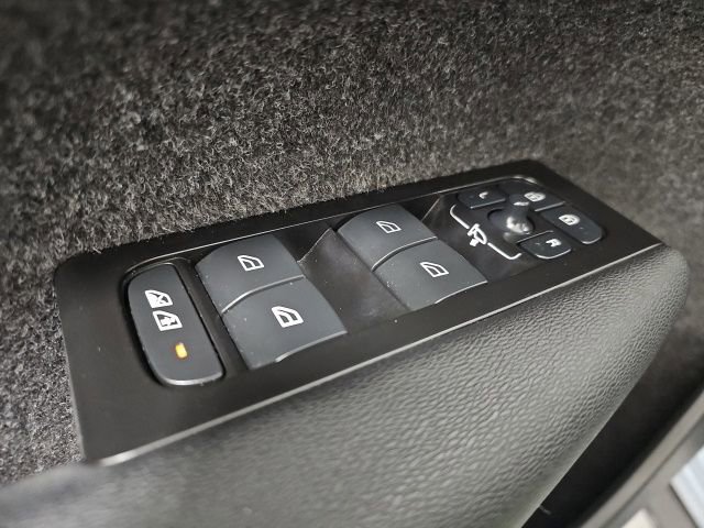 Used 2022 Volvo XC40 P8 Recharge Ultimate image 12