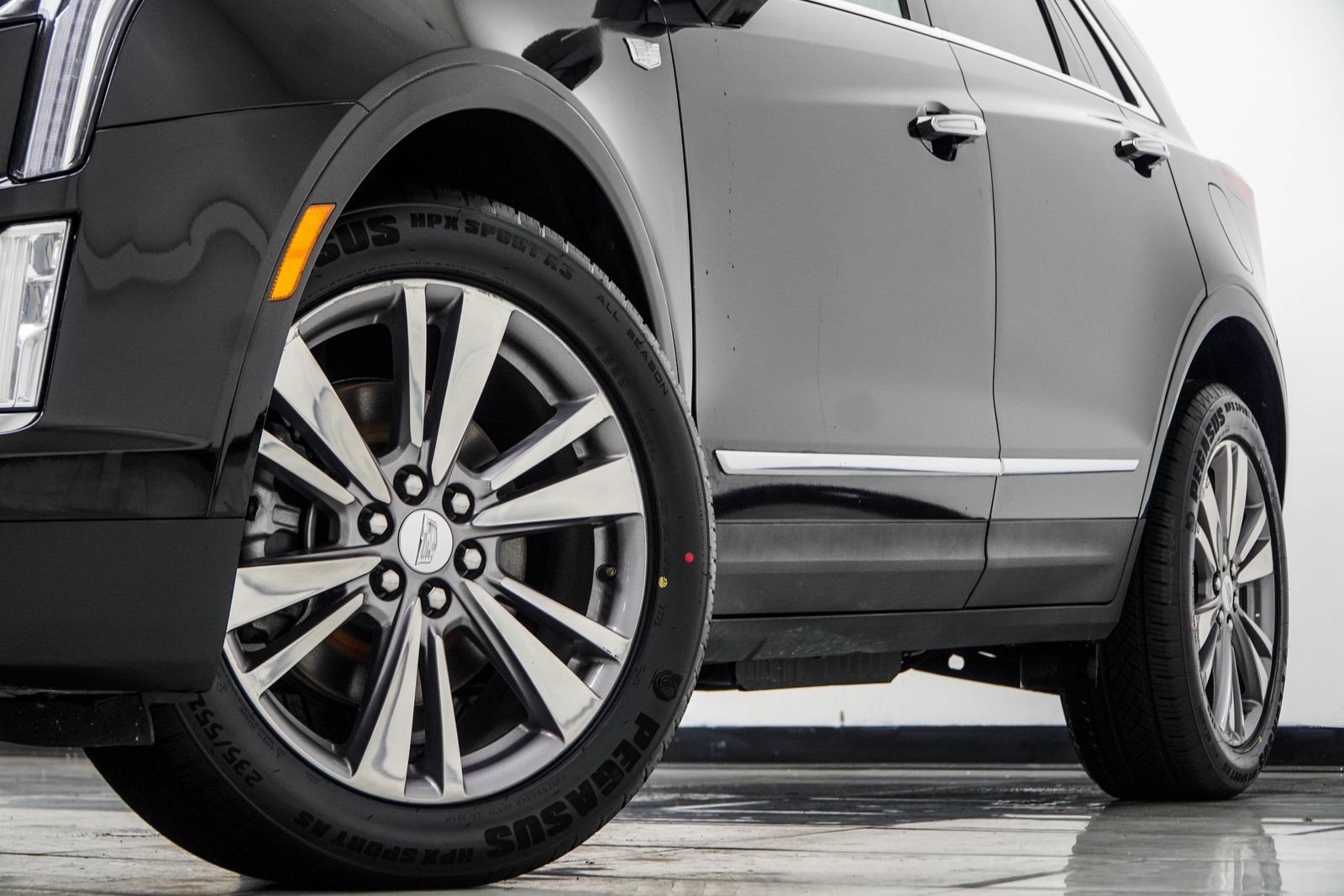 Used 2025 Cadillac XT5 Premium Luxury AWD/4WD image 3