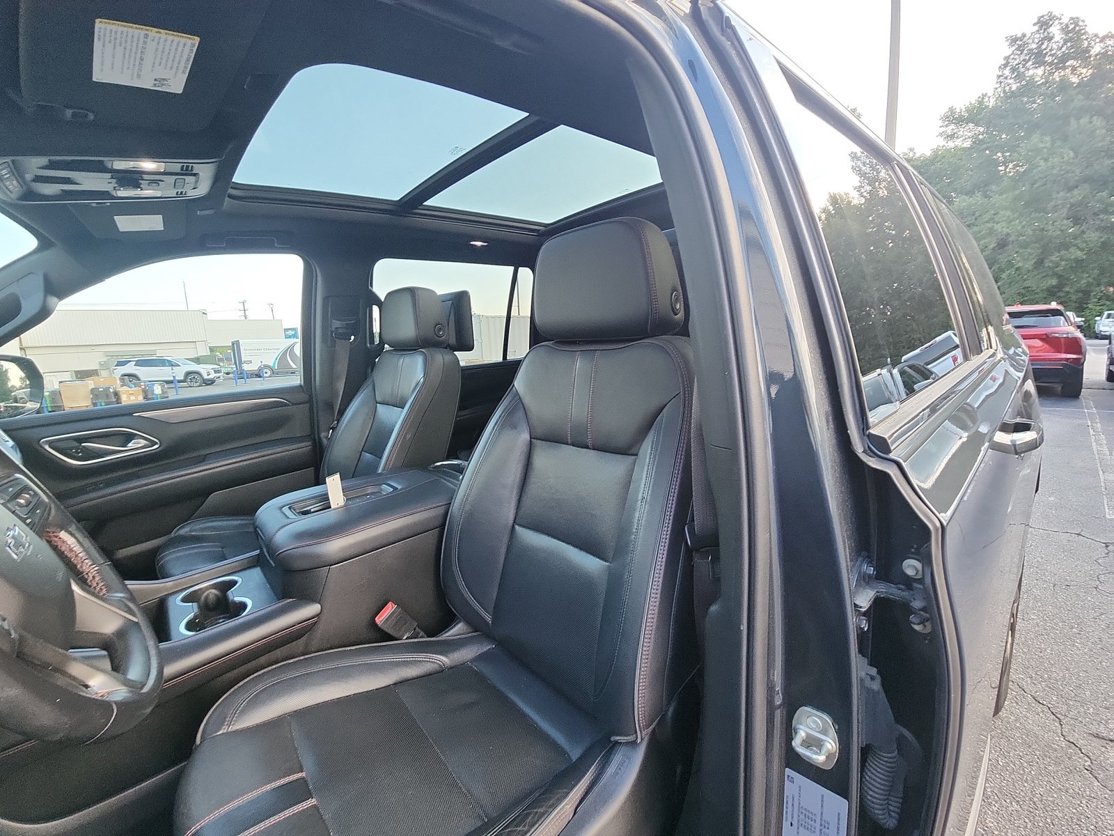 Used 2021 Chevrolet Suburban RST w/ Luxury Package AWD/4WD image 19