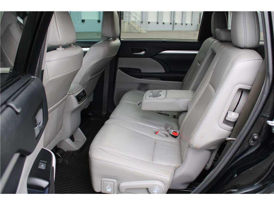 Used 2016 Toyota Highlander XLE image 13