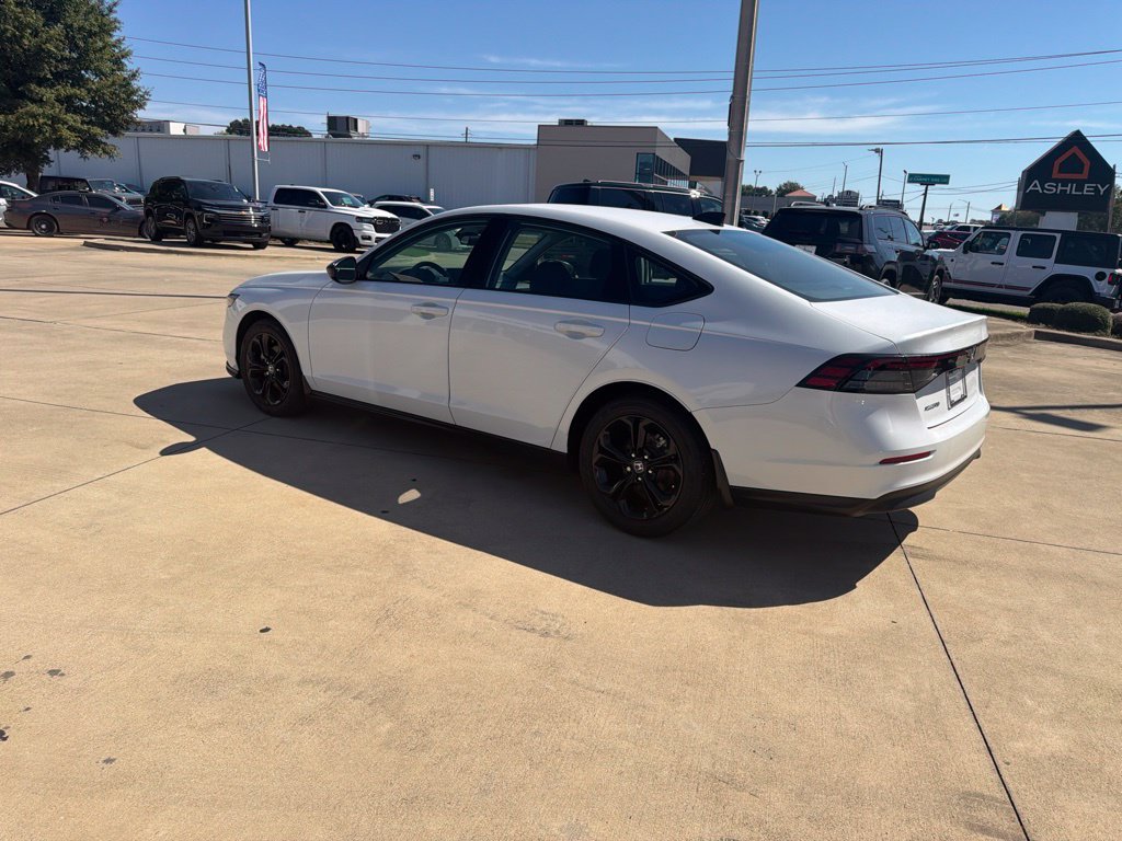 Used 2025 Honda Accord SE image 11