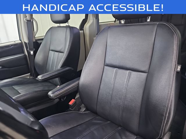 Used 2013 Chrysler Town & Country Touring FWD image 38