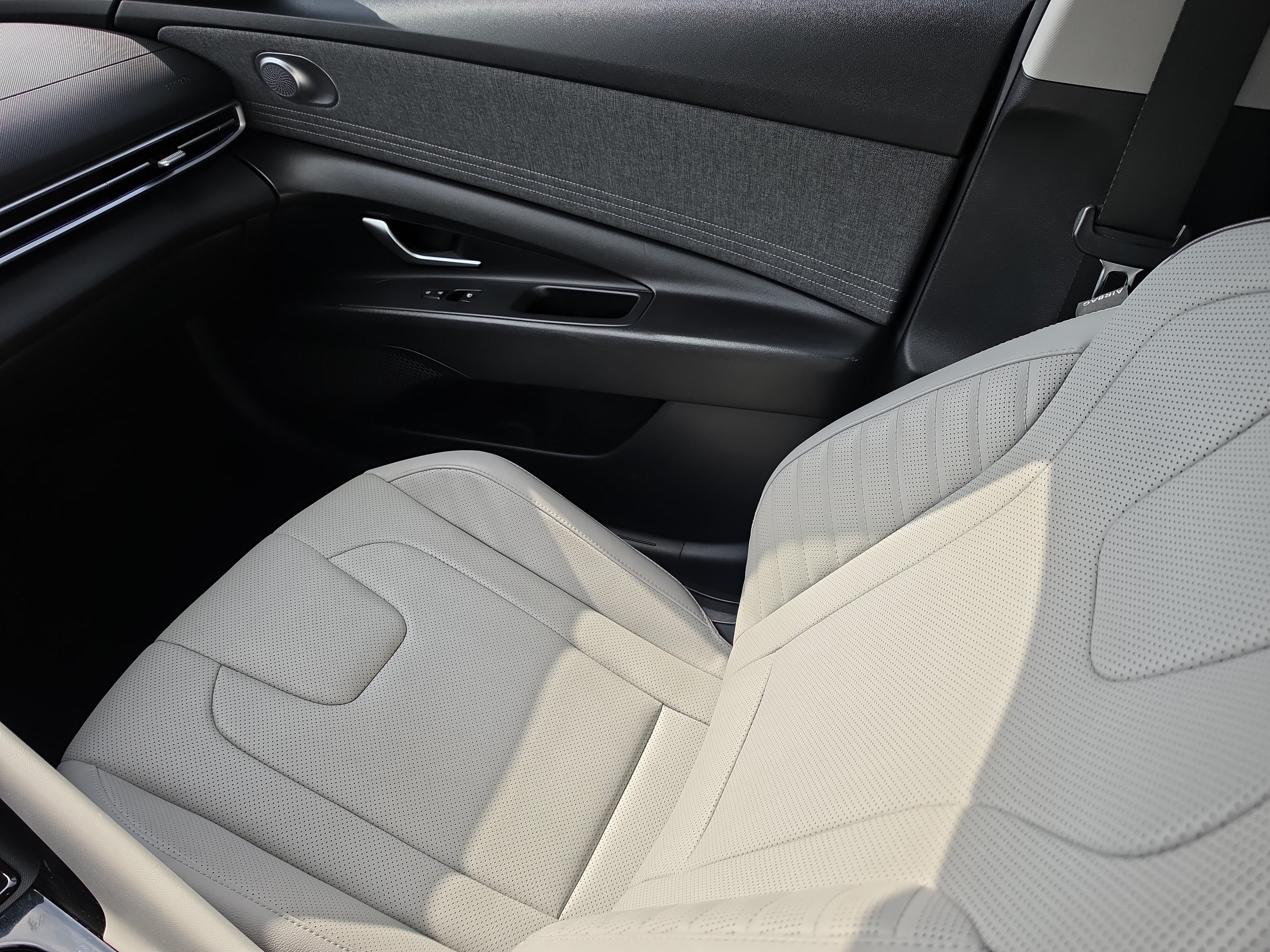 Used 2022 Hyundai Elantra Limited FWD image 15