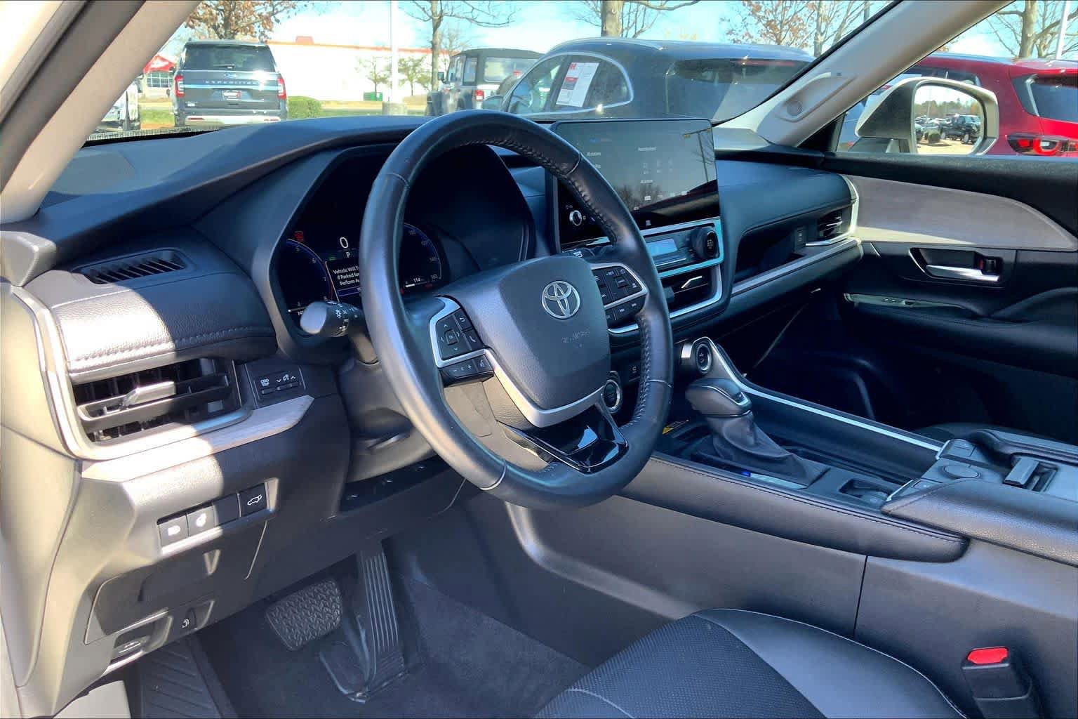 Used 2024 Toyota Grand Highlander Limited image 17