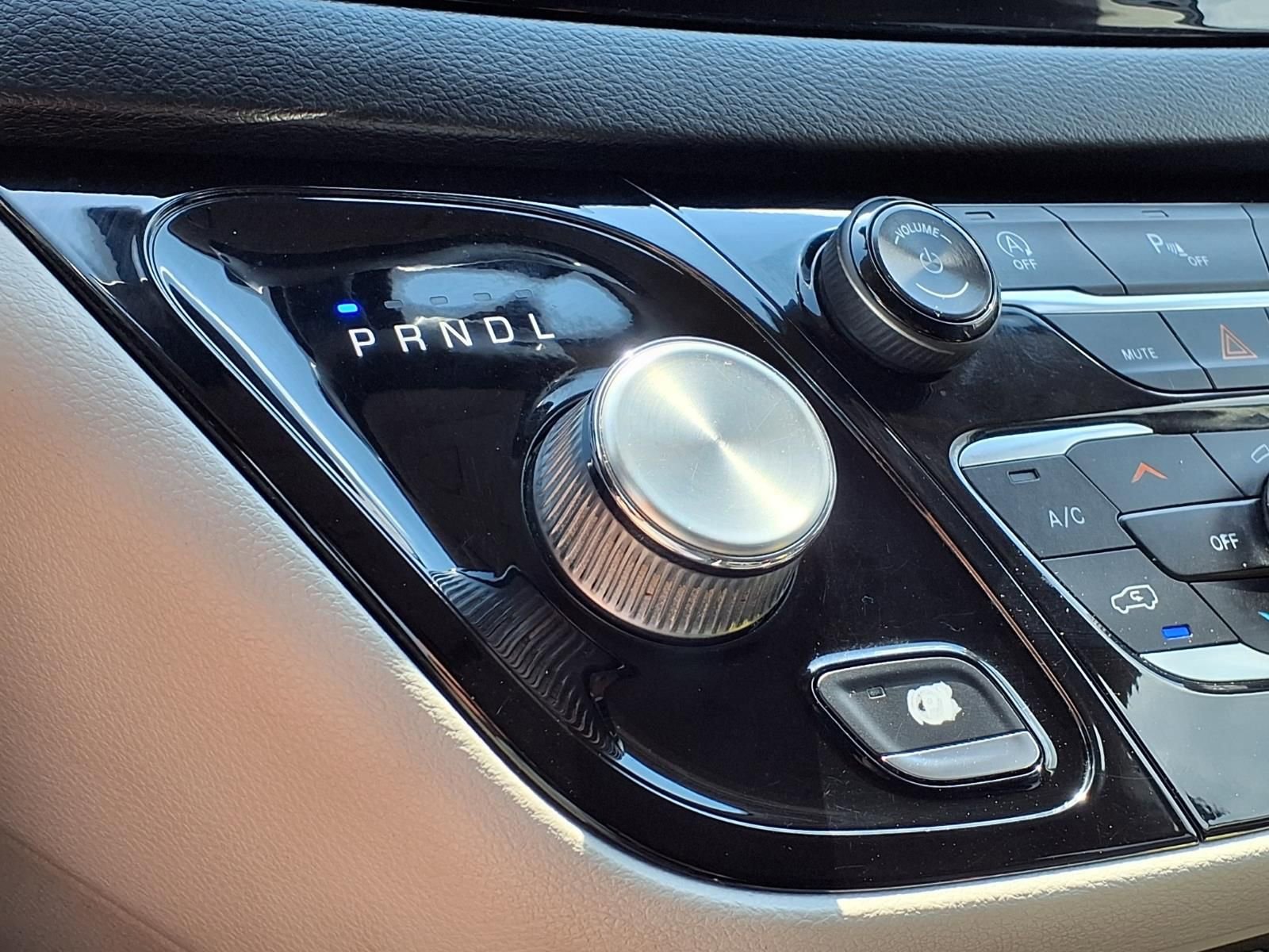 Used 2019 Chrysler Pacifica Touring-L FWD image 24
