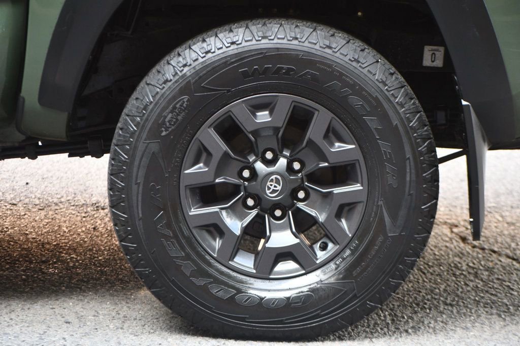 Used 2021 Toyota Tacoma SR5 w/ Trail Edition image 14