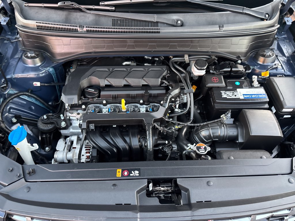 Used 2022 Hyundai Venue Limited FWD image 21