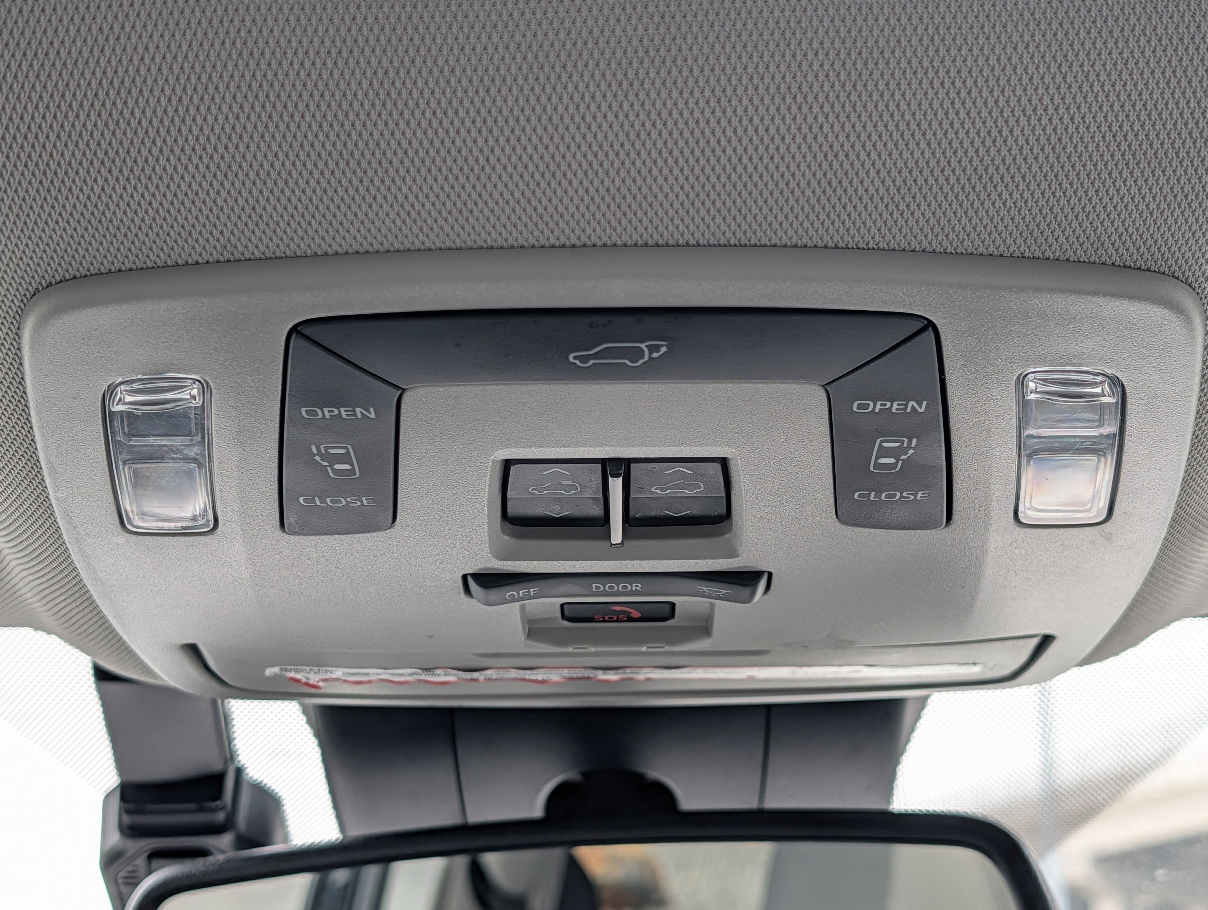 Used 2023 Toyota Sienna XLE FWD image 31