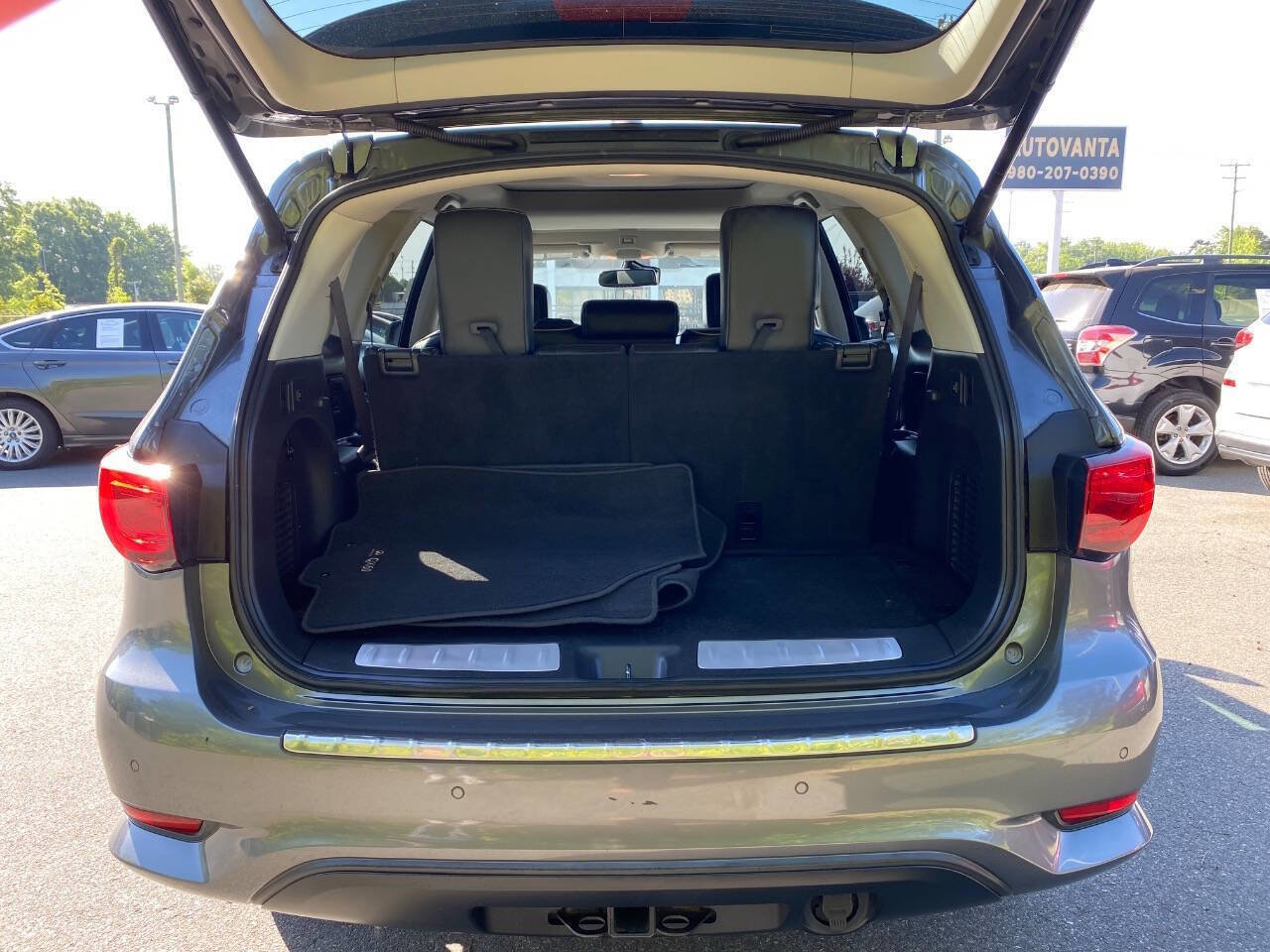 Used 2018 INFINITI QX60 Luxe w/ Deluxe Technology Package AWD/4WD image 11