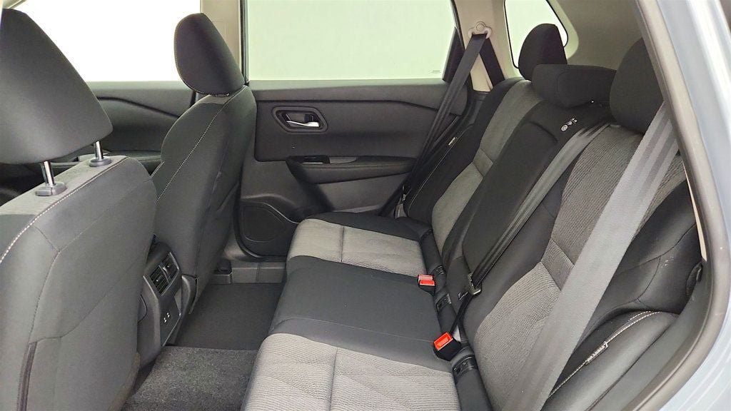 Used 2026 Nissan Rogue SV FWD image 36