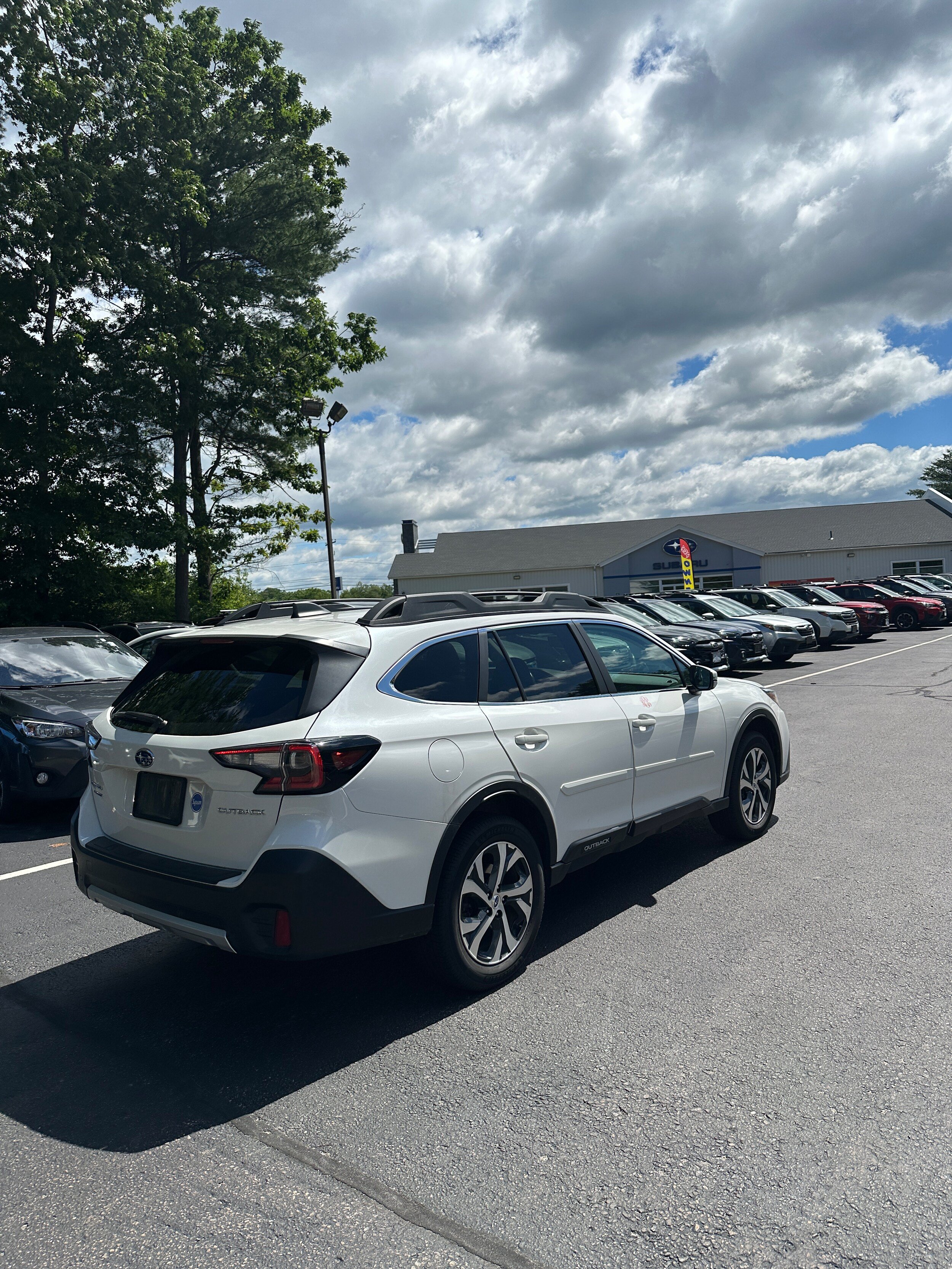 Used 2022 Subaru Outback Limited AWD/4WD image 5