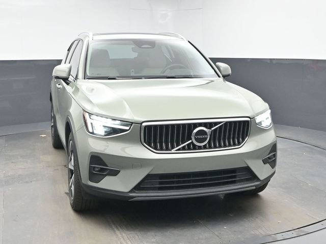 Used 2023 Volvo XC40 B5 Plus w/ Protection Package Premier image 2