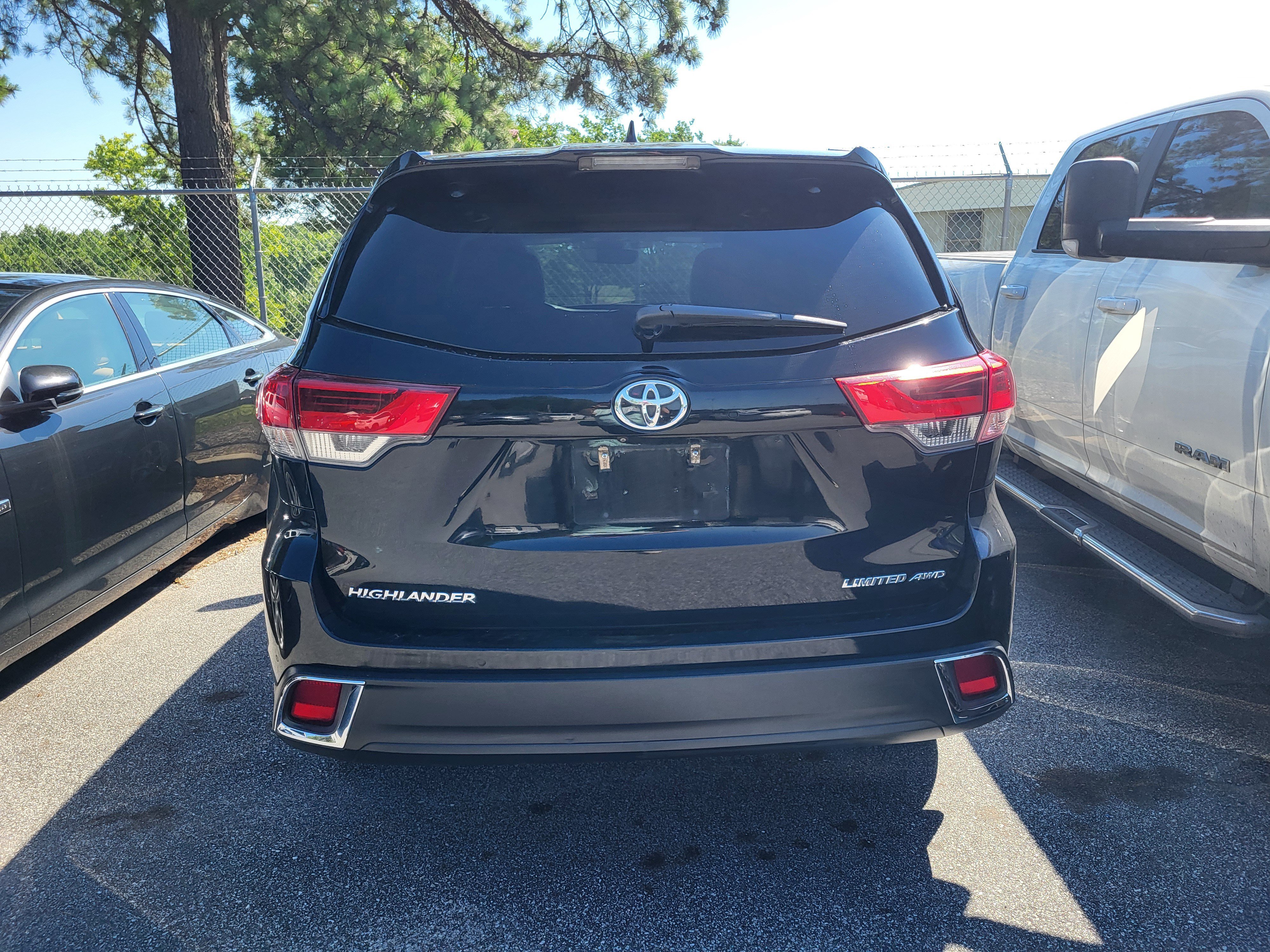 Used 2017 Toyota Highlander Limited Platinum AWD/4WD image 5