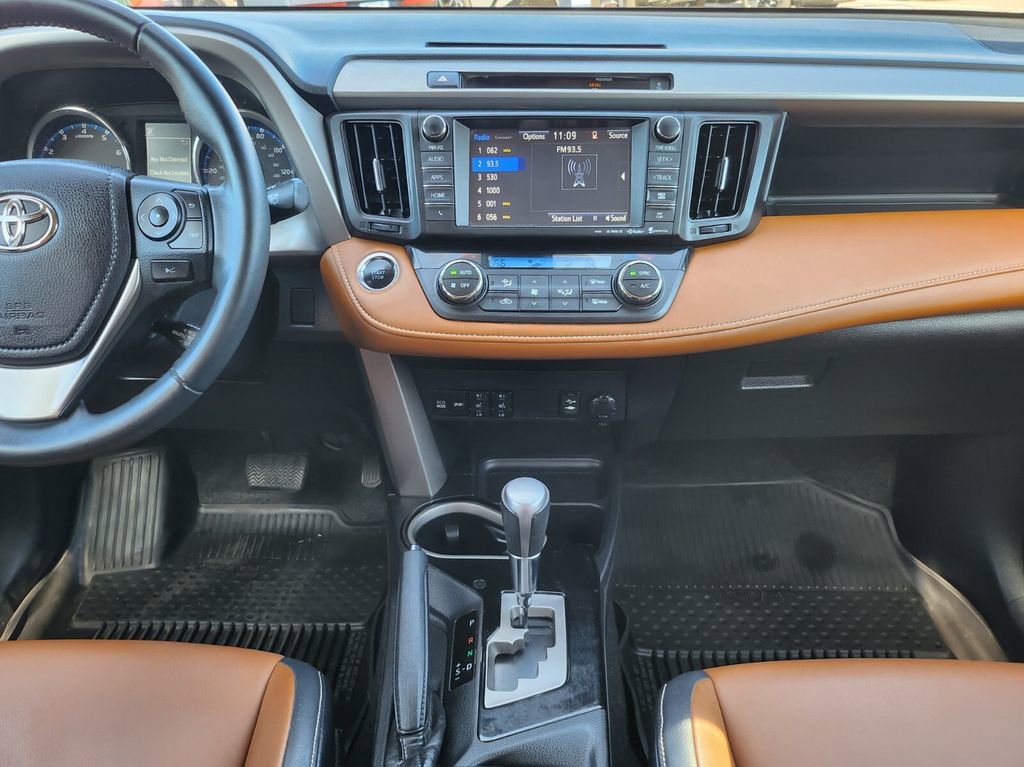 Used 2016 Toyota RAV4 Limited image 18