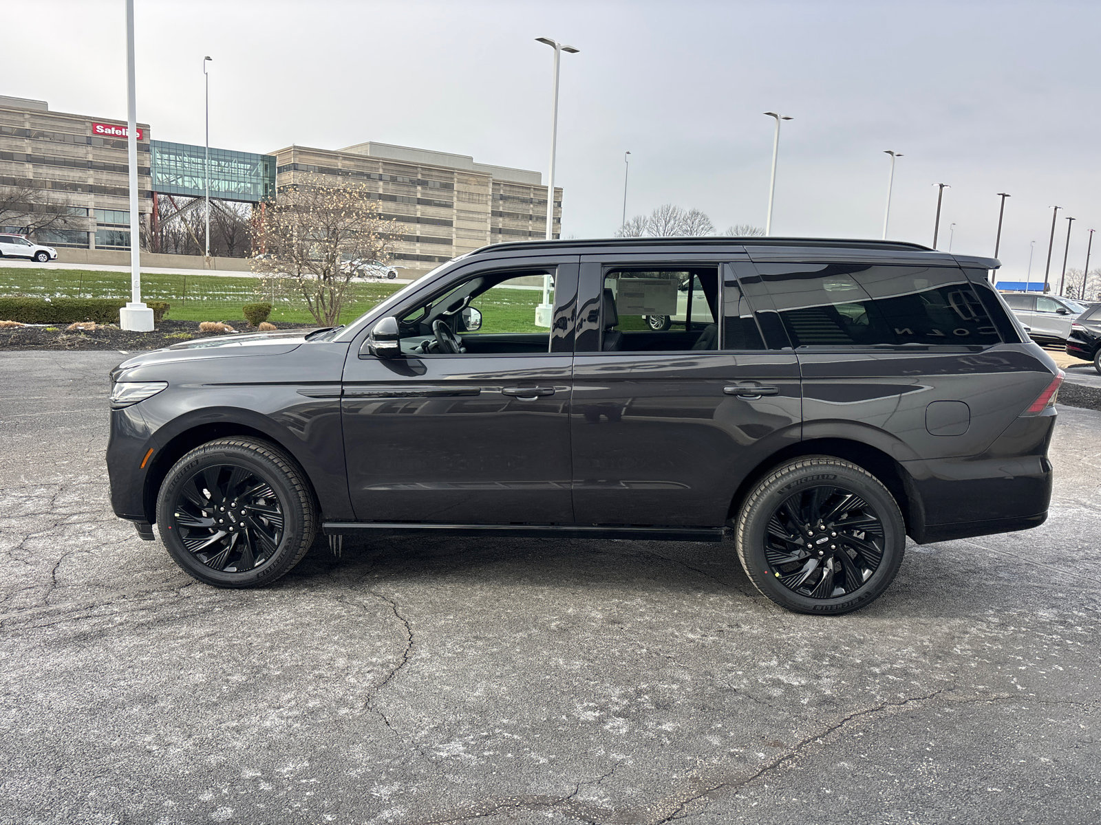 New 2026 Lincoln Navigator Reserve w/ Jet Appearance Package image 4