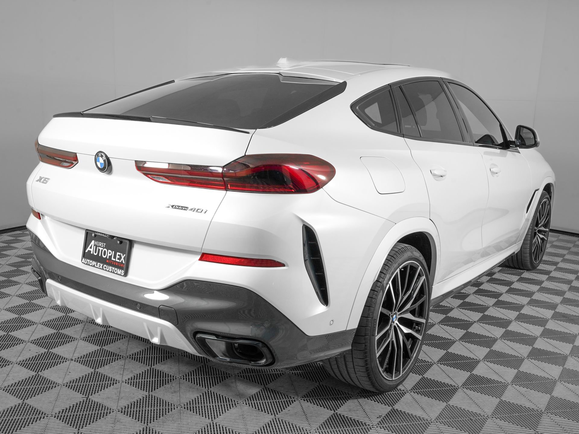 Used 2025 BMW X6 xDrive40i w/ Climate Comfort Package AWD/4WD image 4