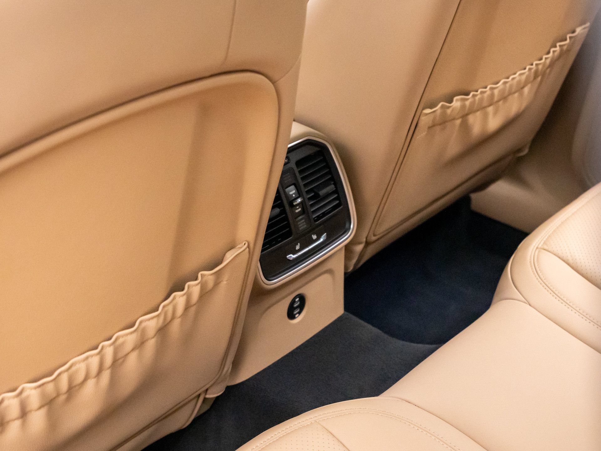 Certified 2026 Porsche Macan AWD/4WD image 19