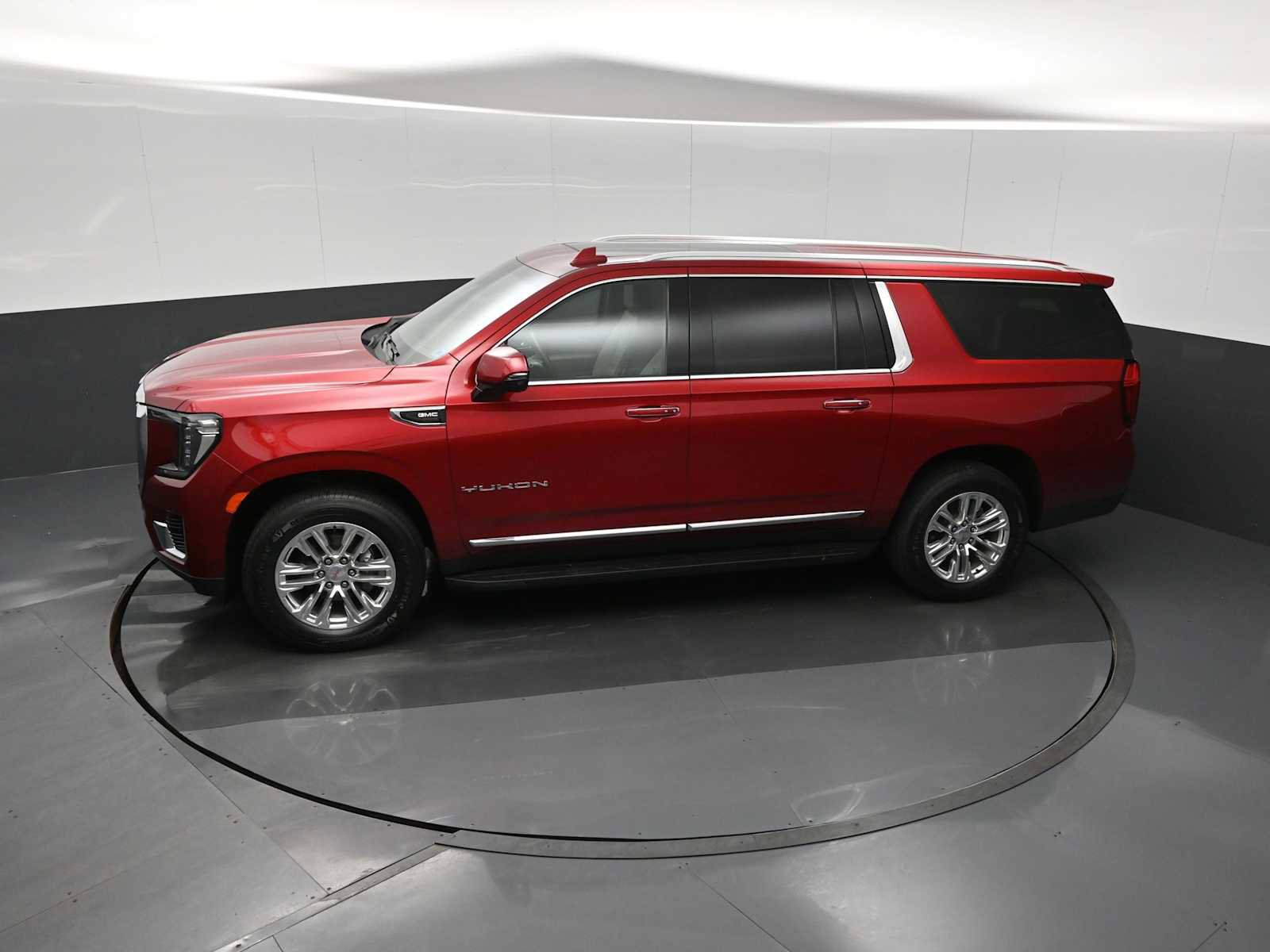 Used 2023 GMC Yukon XL SLT w/ SLT Premium Package image 35