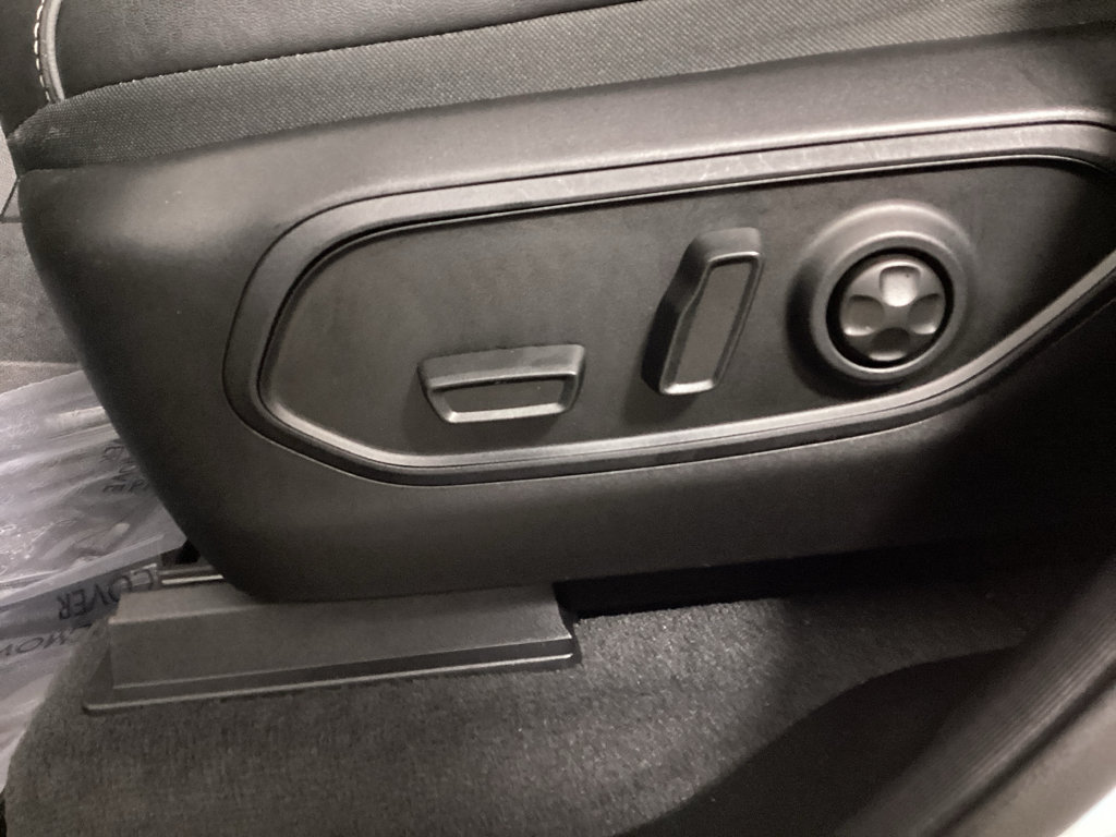 Used 2023 Jeep Grand Cherokee Overland AWD/4WD image 15