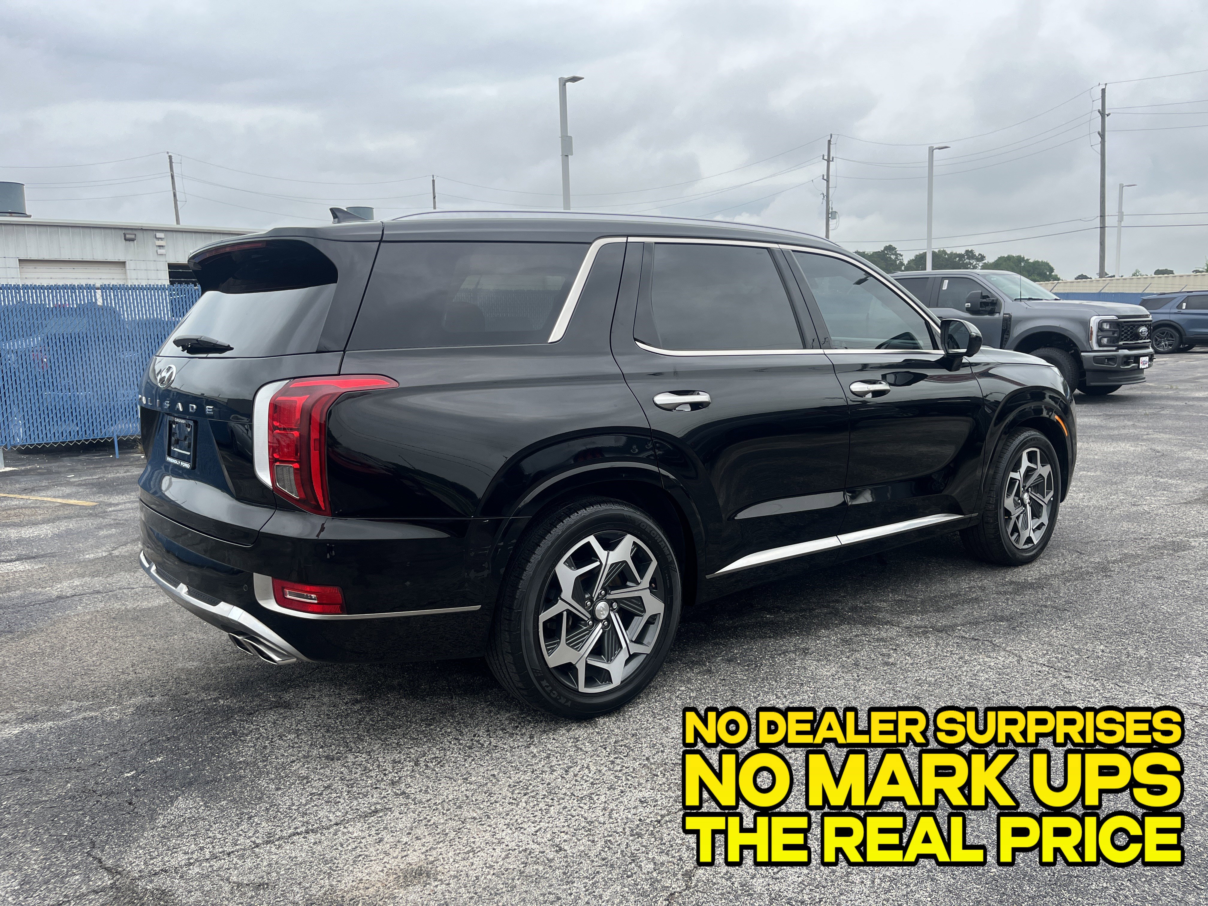 Used 2022 Hyundai Palisade Calligraphy w/ Cargo Package FWD image 2