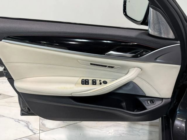 Used 2019 BMW M550i xDrive w/ Dynamic Handling Package image 12