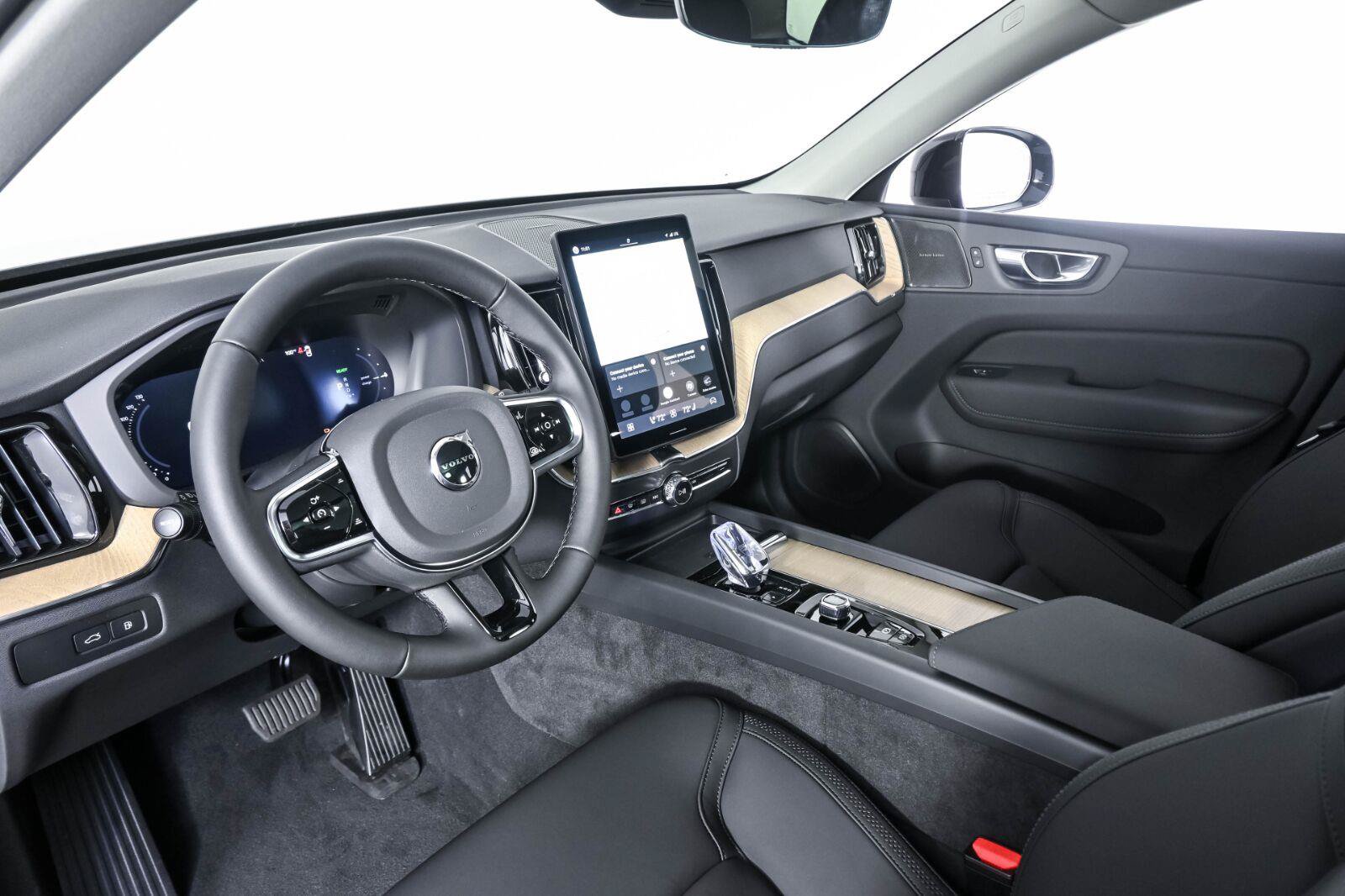 New 2026 Volvo XC60 T8 Plus w/ Climate Package AWD/4WD image 4