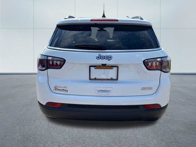 Used 2022 Jeep Compass Latitude w/ Sun and Sound Group AWD/4WD image 3