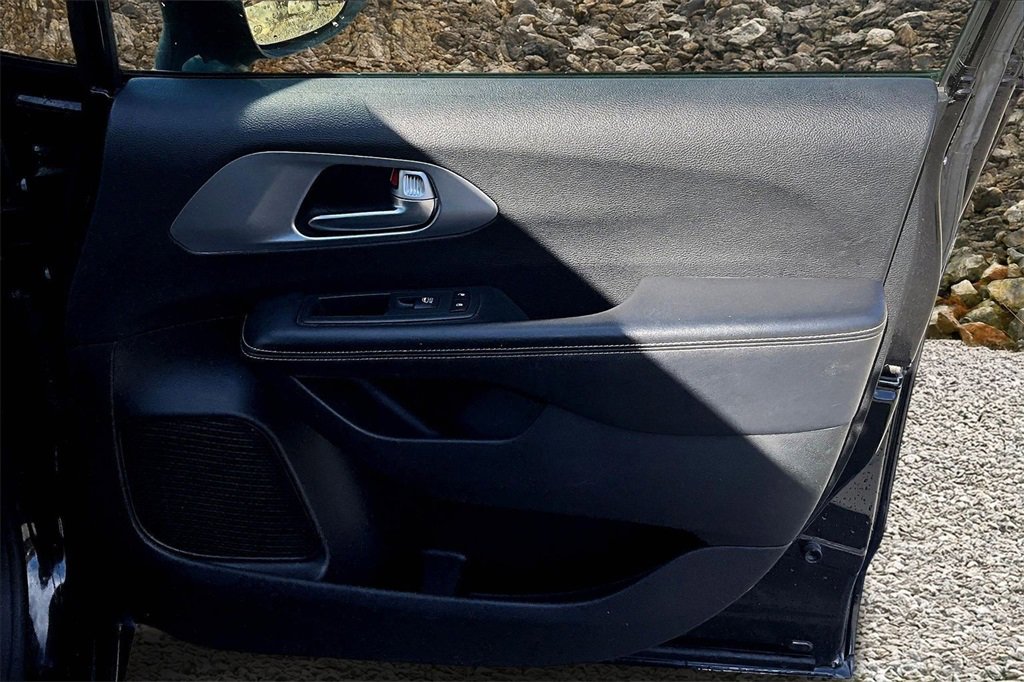 Used 2018 Chrysler Pacifica Touring Plus w/ S Appearance Package image 22