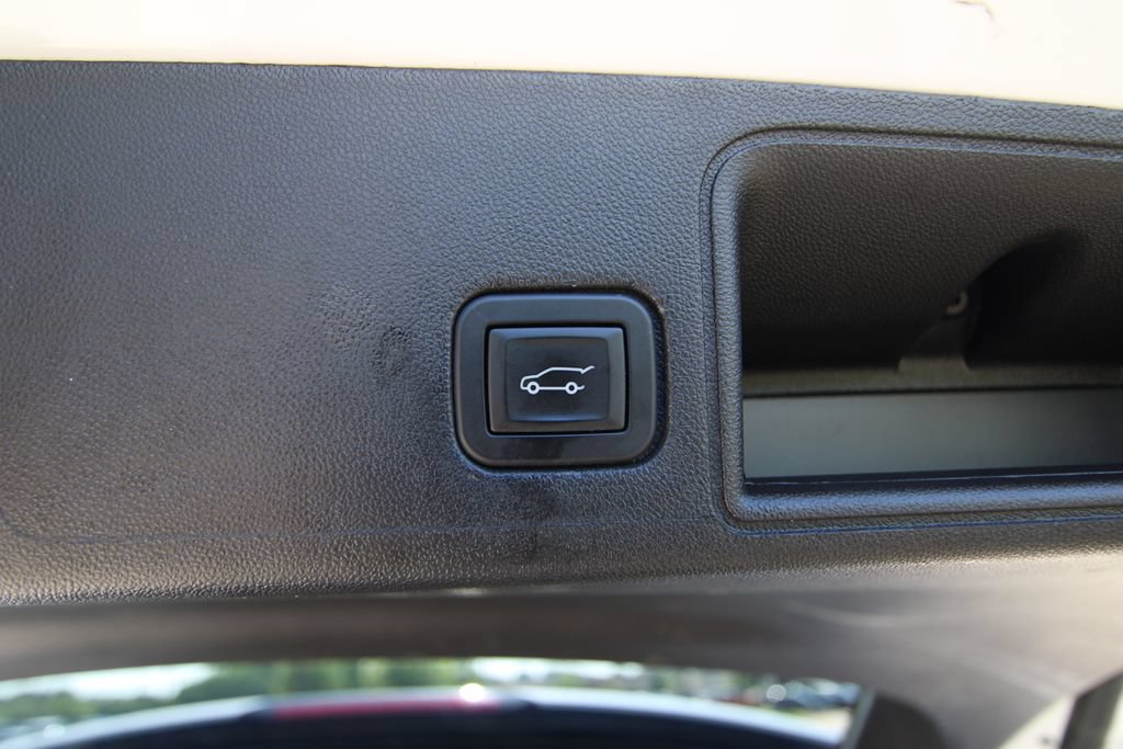Used 2024 GMC Terrain SLT AWD/4WD image 32