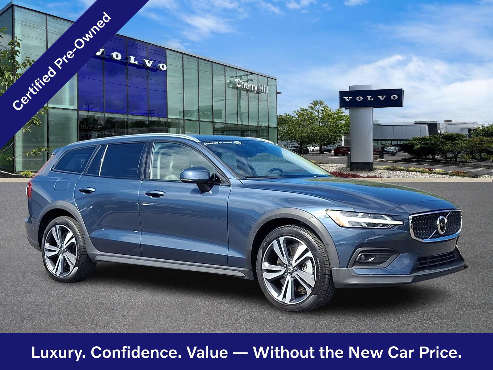 Certified 2024 Volvo V60 B5 Cross Country Plus AWD/4WD image 1