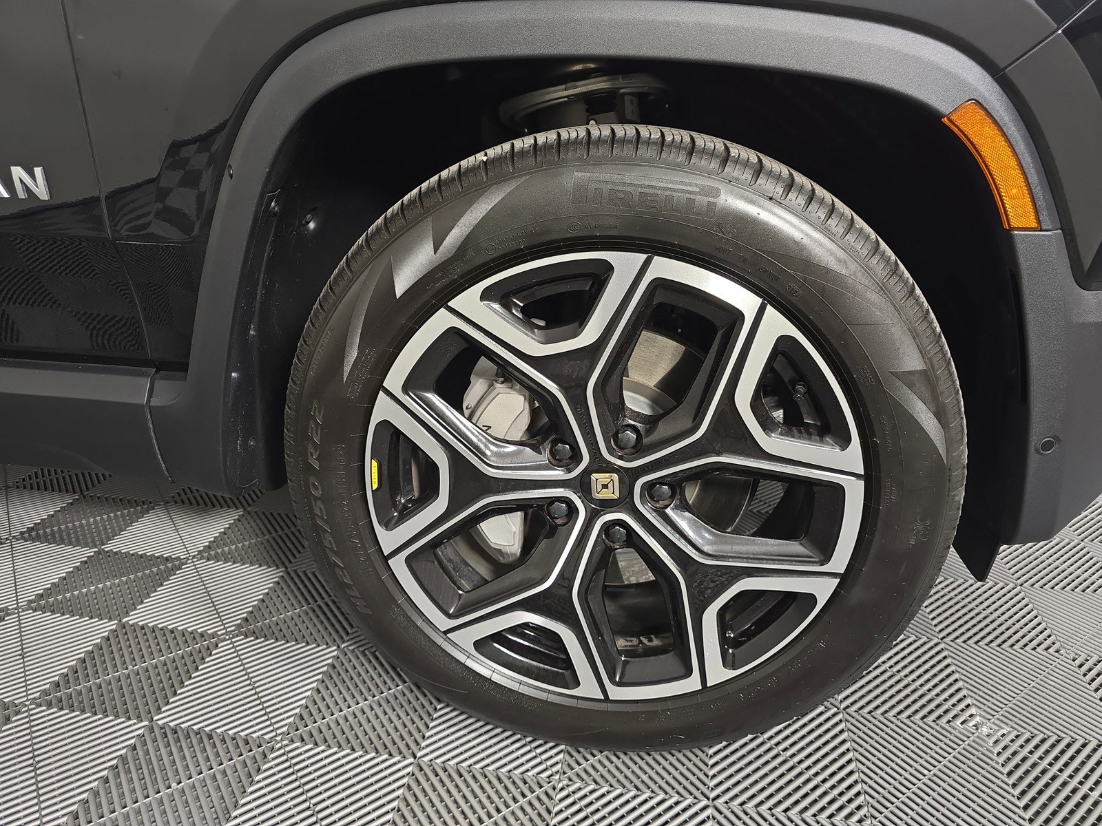 Used 2024 Rivian R1S Adventure AWD/4WD image 11