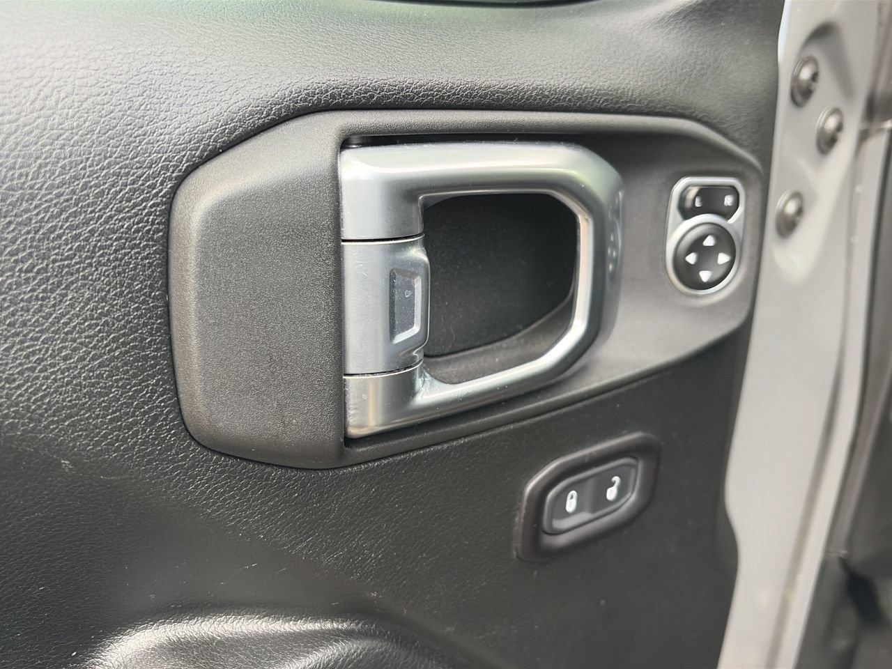 Used 2019 Jeep Wrangler Unlimited Sport S AWD/4WD image 18