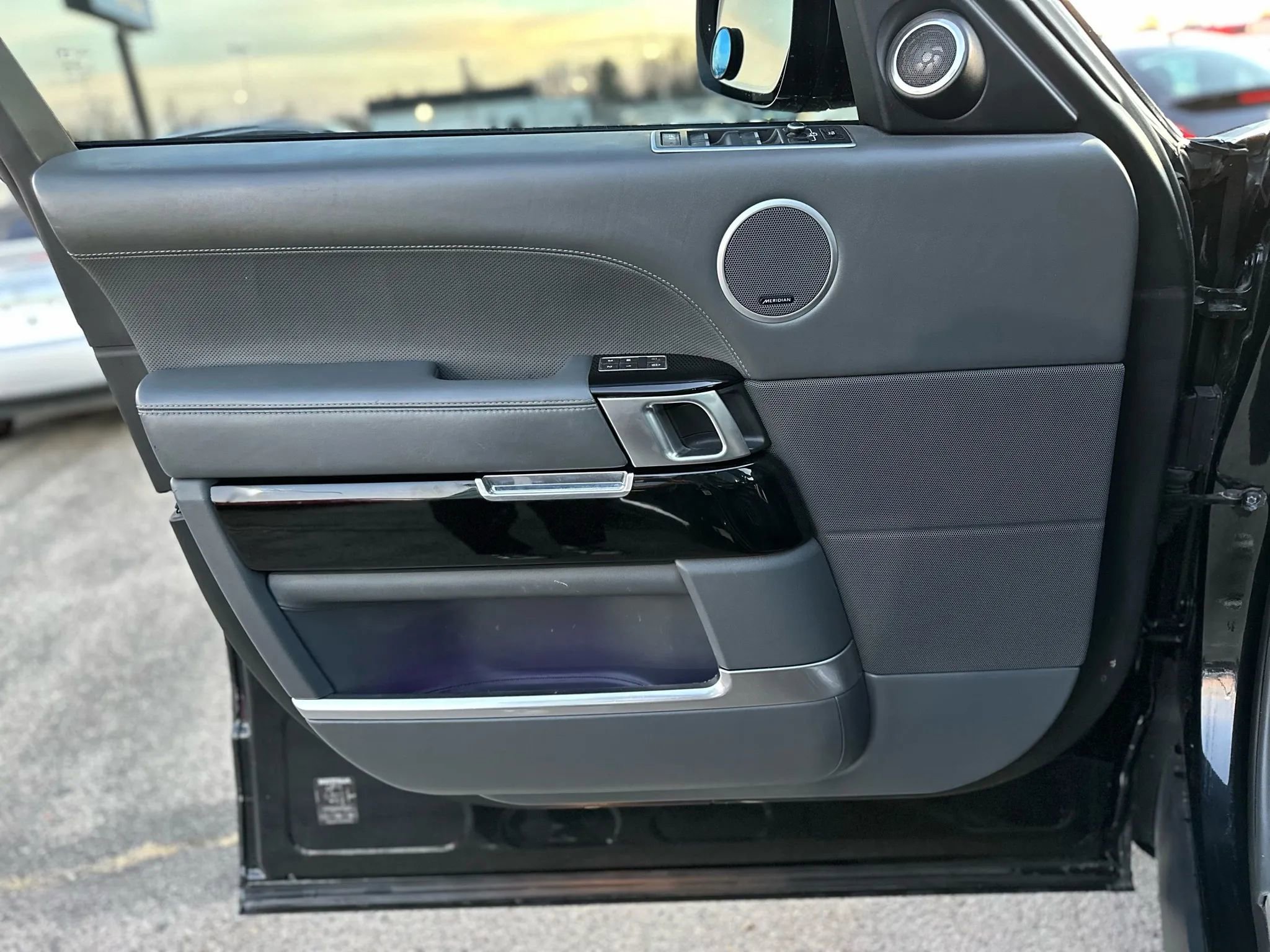 Used 2015 Land Rover Range Rover Long Wheelbase Autobiography image 23