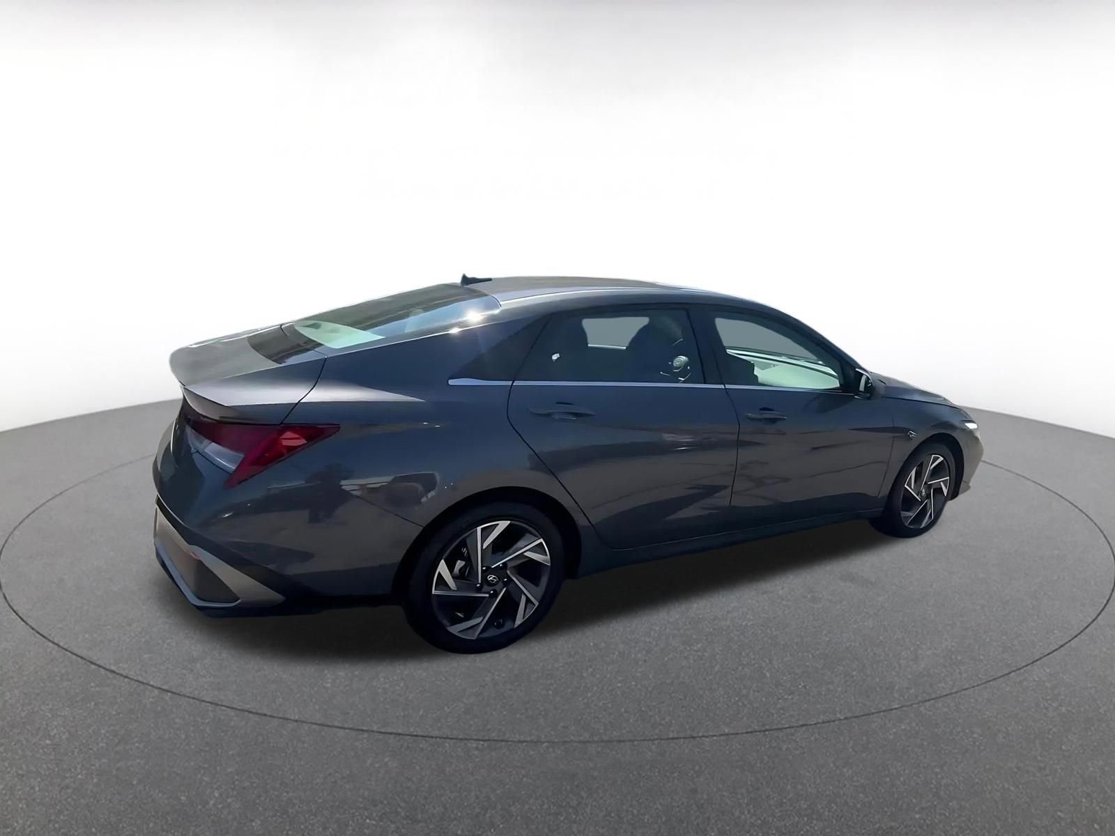 Used 2025 Hyundai Elantra SEL image 15