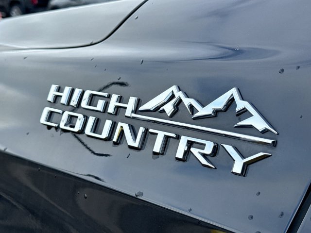 Used 2022 Chevrolet Suburban High Country w/ Max Trailering Package AWD/4WD image 8