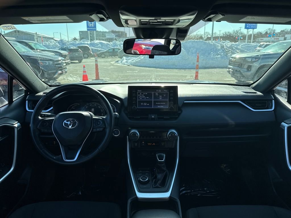 Used 2021 Toyota RAV4 SE image 12